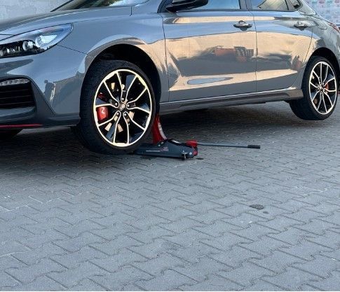 Гідравлічний домкрат BIZON 2500 кг підкатний домкрат для легкового автомобіля MGT-BP003 фото