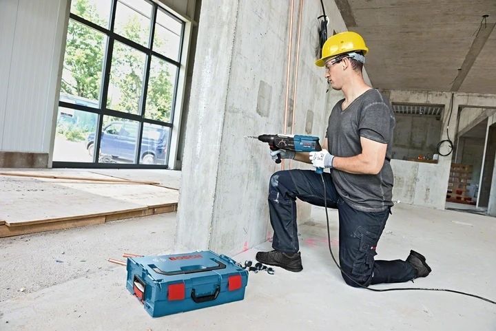Перфоратор мережевий Bosch Professional GBH 2-28, 880 Вт, 3,2 Дж, 4000 уд.мін, Kickback + Vibration control, L-c MGT-BP-GBH 2-28 фото
