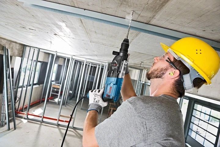 Перфоратор мережевий Bosch Professional GBH 2-28, 880 Вт, 3,2 Дж, 4000 уд.мін, Kickback + Vibration control, L-c MGT-BP-GBH 2-28 фото